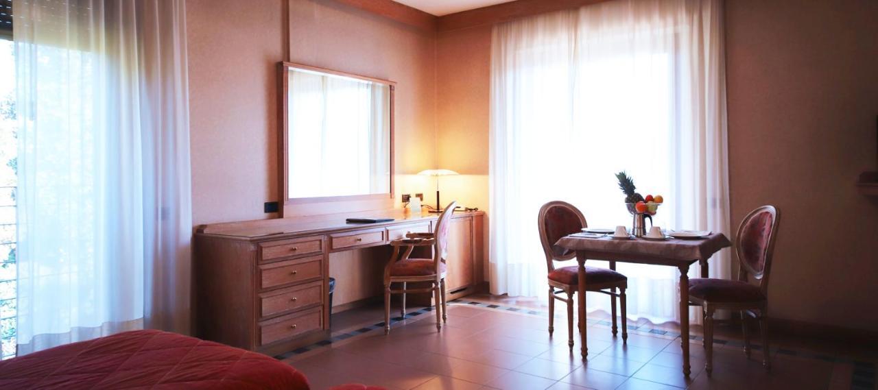Monica Hotel Fiera Pregnana Milanese Екстер'єр фото