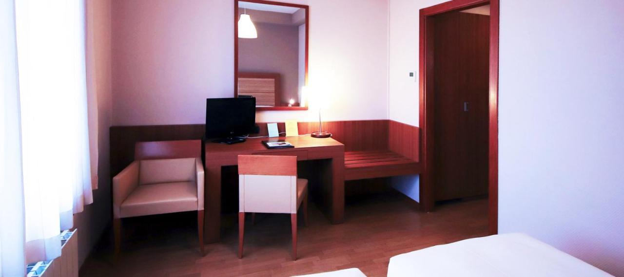 Monica Hotel Fiera Pregnana Milanese Екстер'єр фото