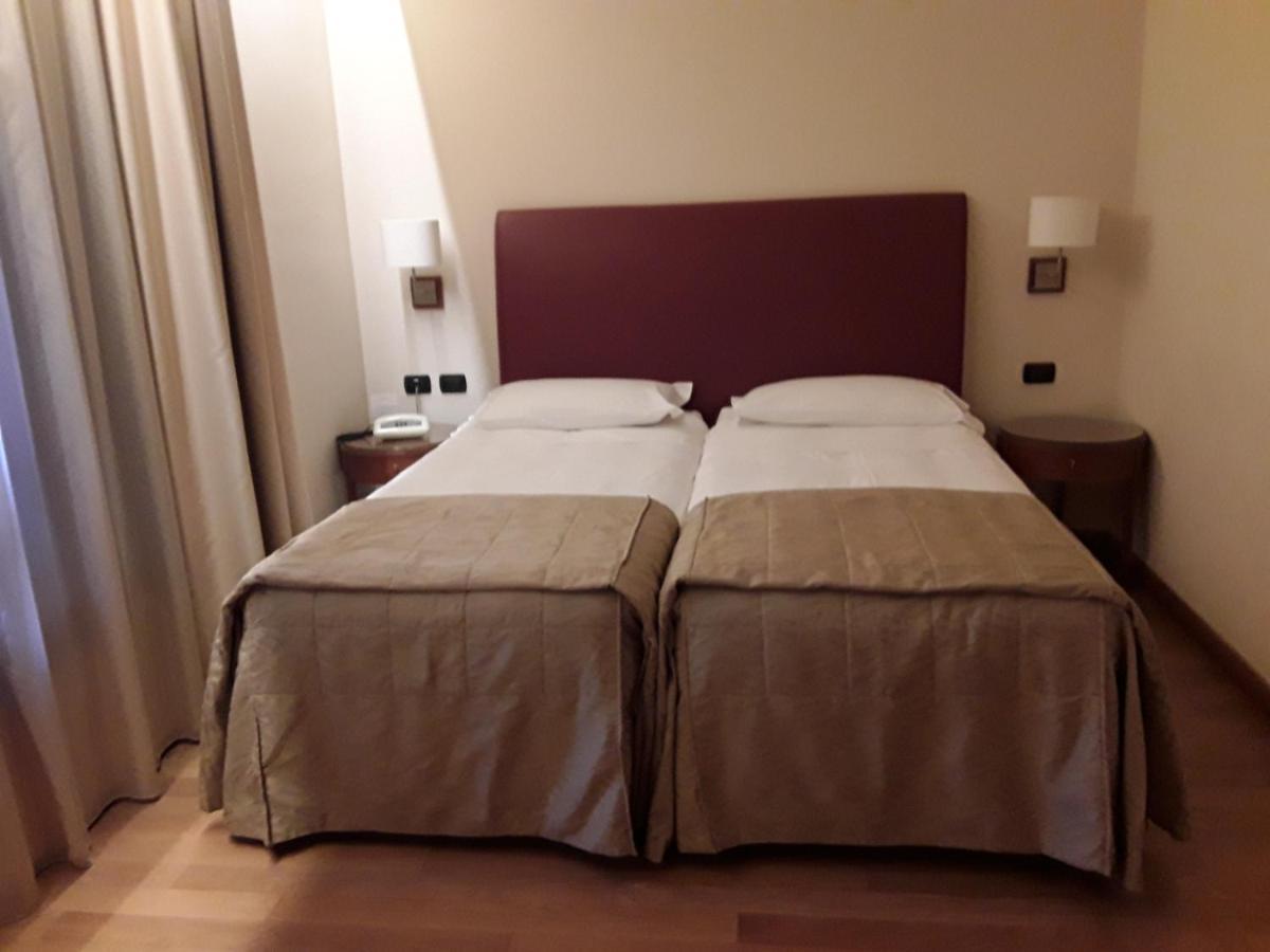 Monica Hotel Fiera Pregnana Milanese Екстер'єр фото
