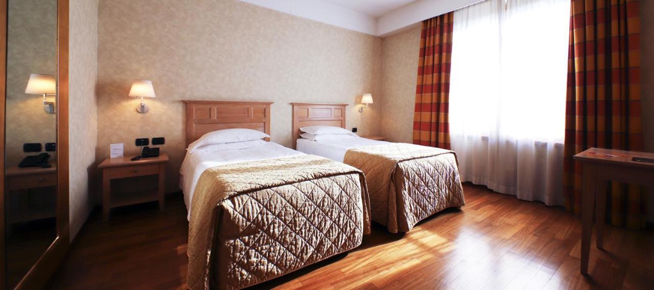 Monica Hotel Fiera Pregnana Milanese Екстер'єр фото
