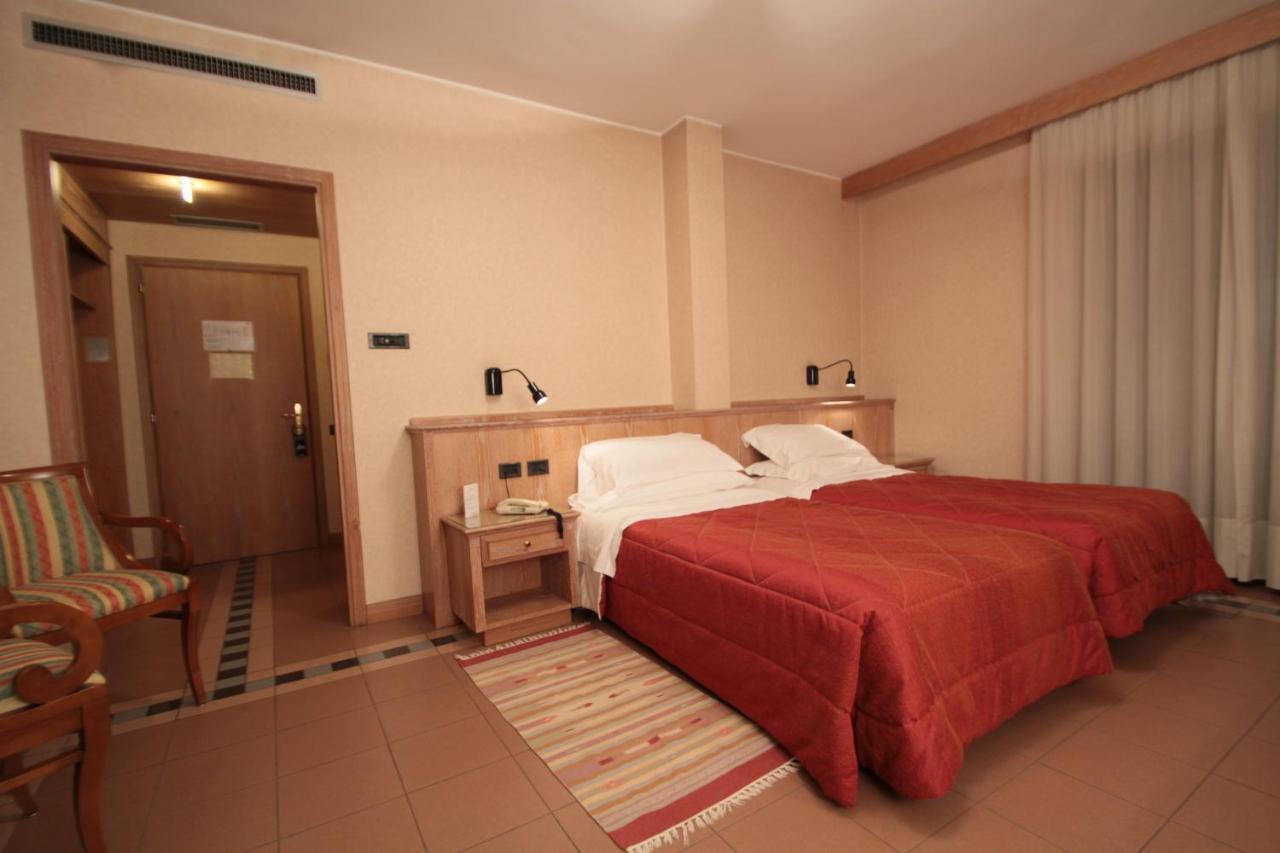 Monica Hotel Fiera Pregnana Milanese Екстер'єр фото
