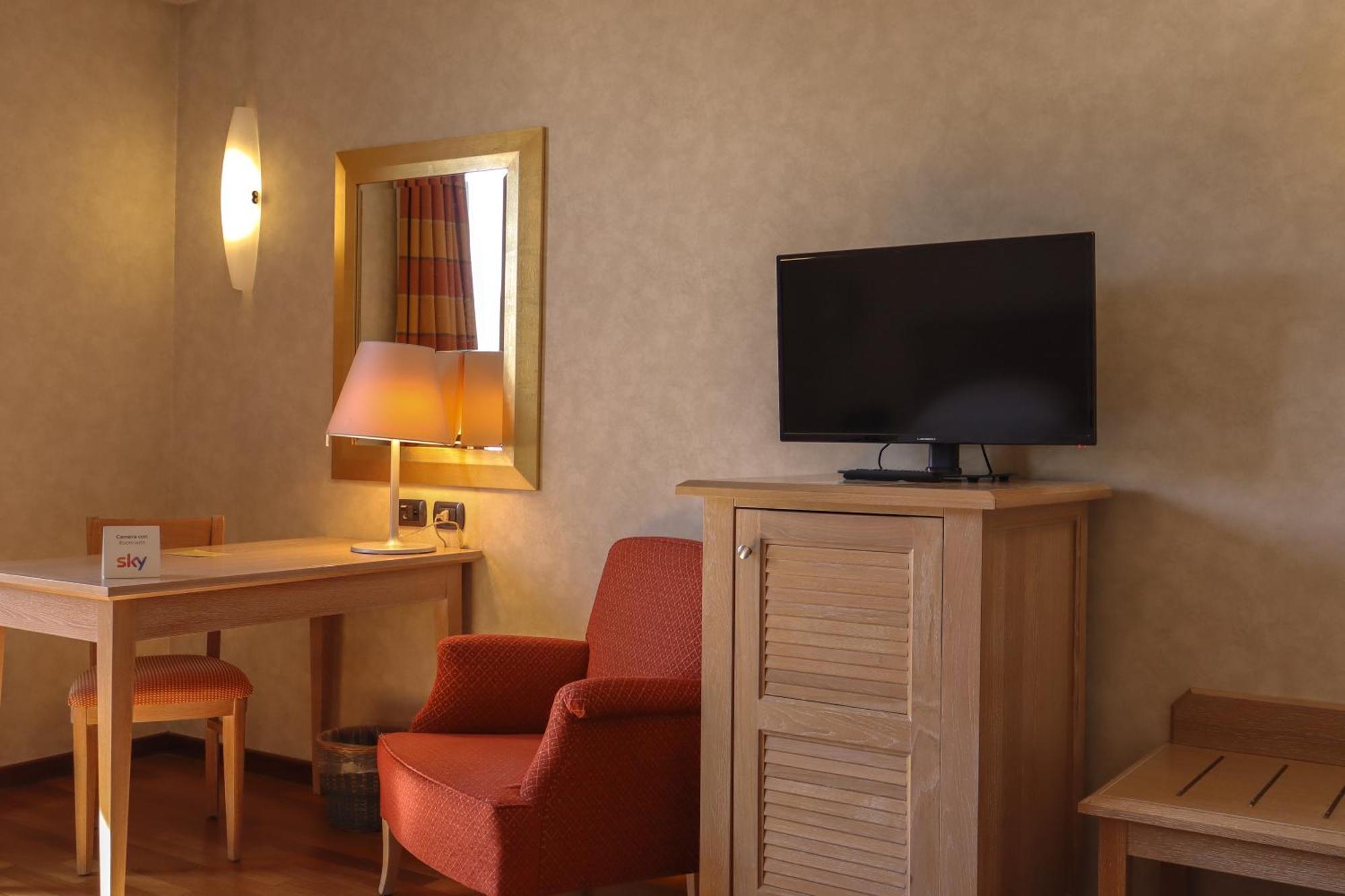 Monica Hotel Fiera Pregnana Milanese Екстер'єр фото