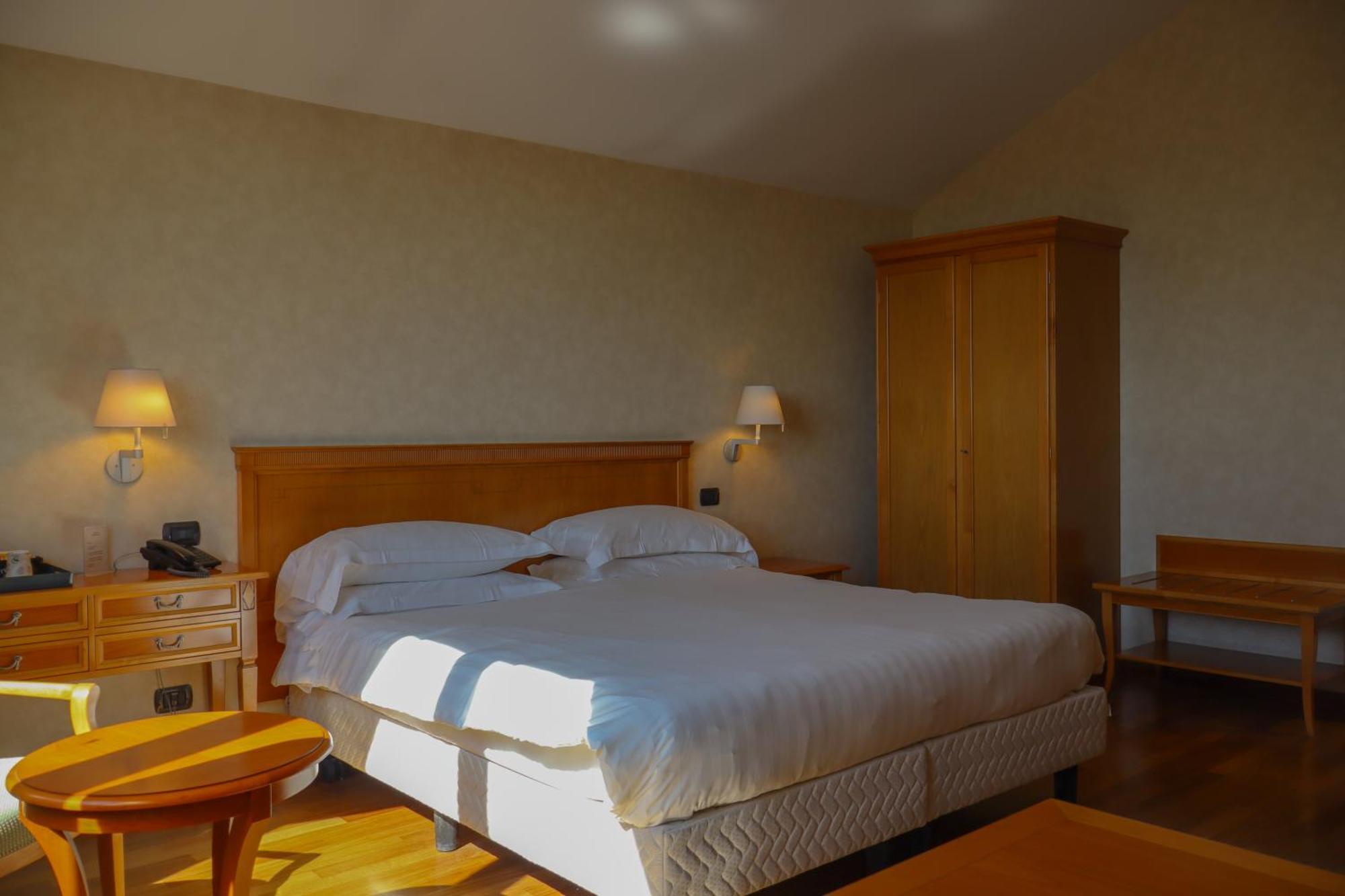 Monica Hotel Fiera Pregnana Milanese Екстер'єр фото