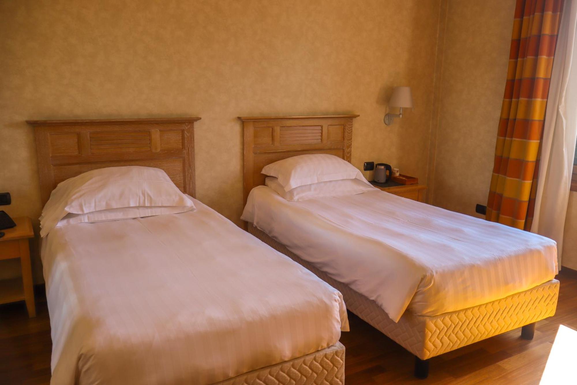 Monica Hotel Fiera Pregnana Milanese Екстер'єр фото