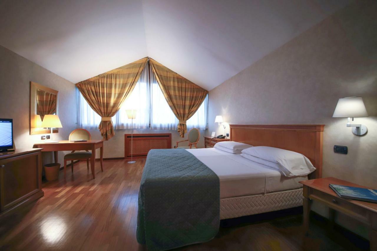 Monica Hotel Fiera Pregnana Milanese Екстер'єр фото