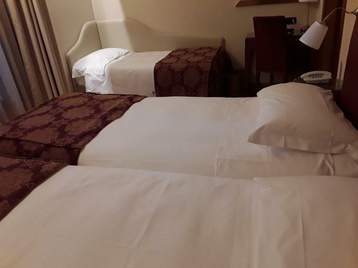 Monica Hotel Fiera Pregnana Milanese Екстер'єр фото