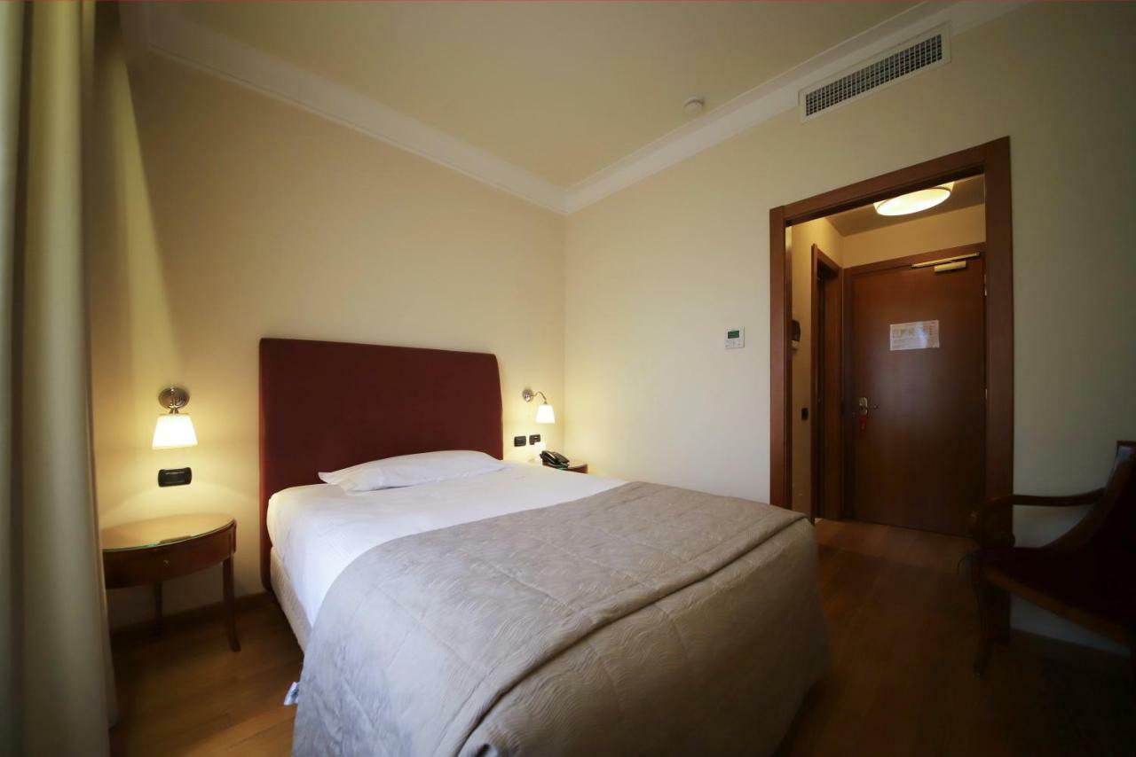 Monica Hotel Fiera Pregnana Milanese Екстер'єр фото