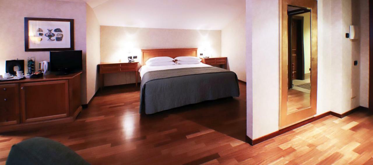 Monica Hotel Fiera Pregnana Milanese Екстер'єр фото