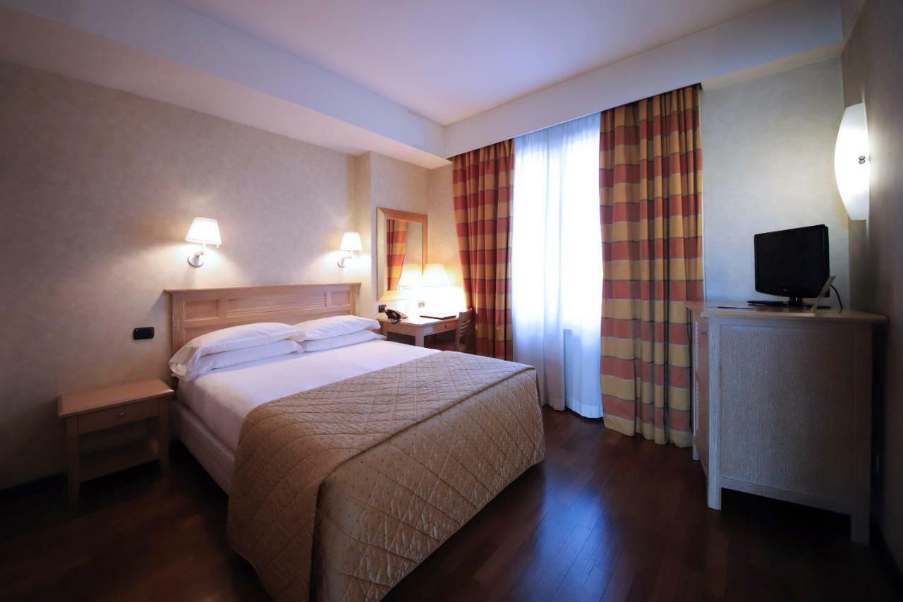 Monica Hotel Fiera Pregnana Milanese Екстер'єр фото