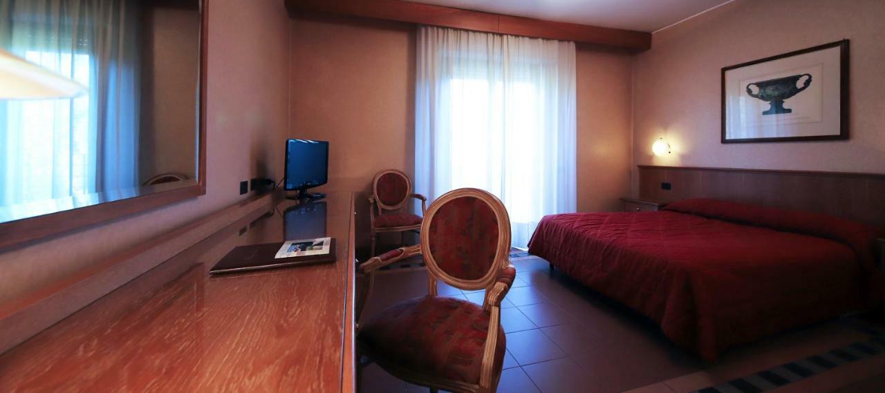 Monica Hotel Fiera Pregnana Milanese Екстер'єр фото