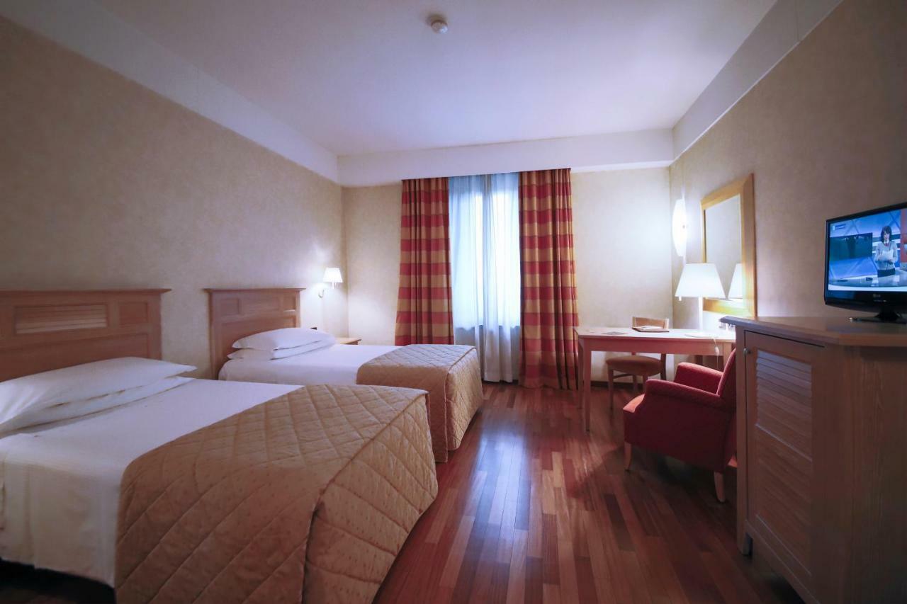 Monica Hotel Fiera Pregnana Milanese Екстер'єр фото