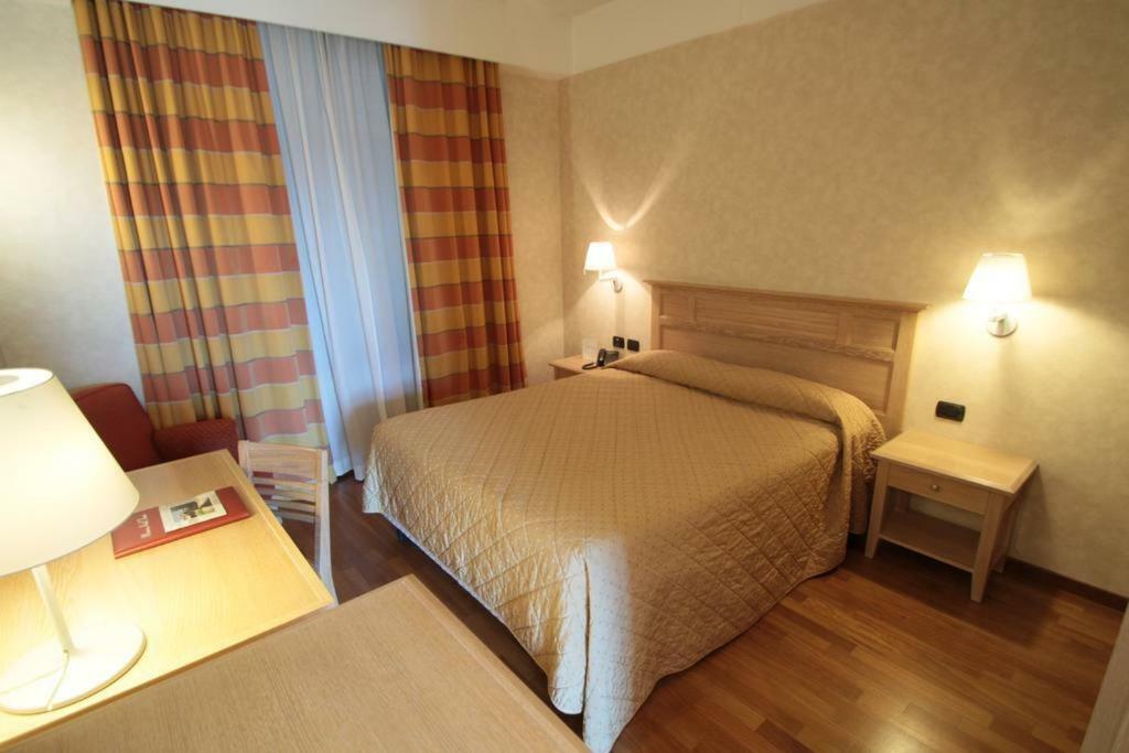 Monica Hotel Fiera Pregnana Milanese Екстер'єр фото
