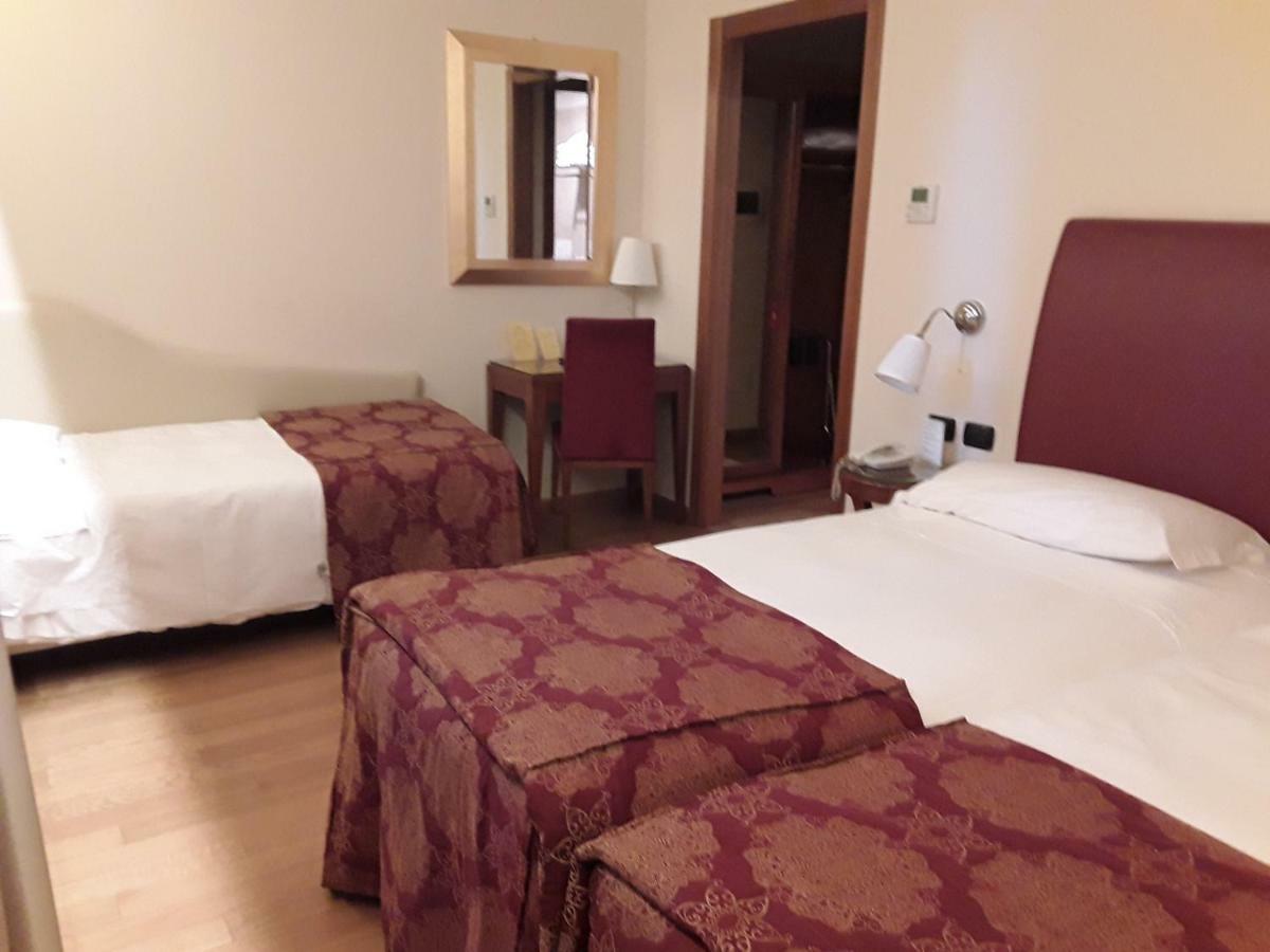Monica Hotel Fiera Pregnana Milanese Екстер'єр фото